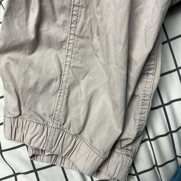 beige cargo pants from garage XS in great condition - Picture 5 of 5